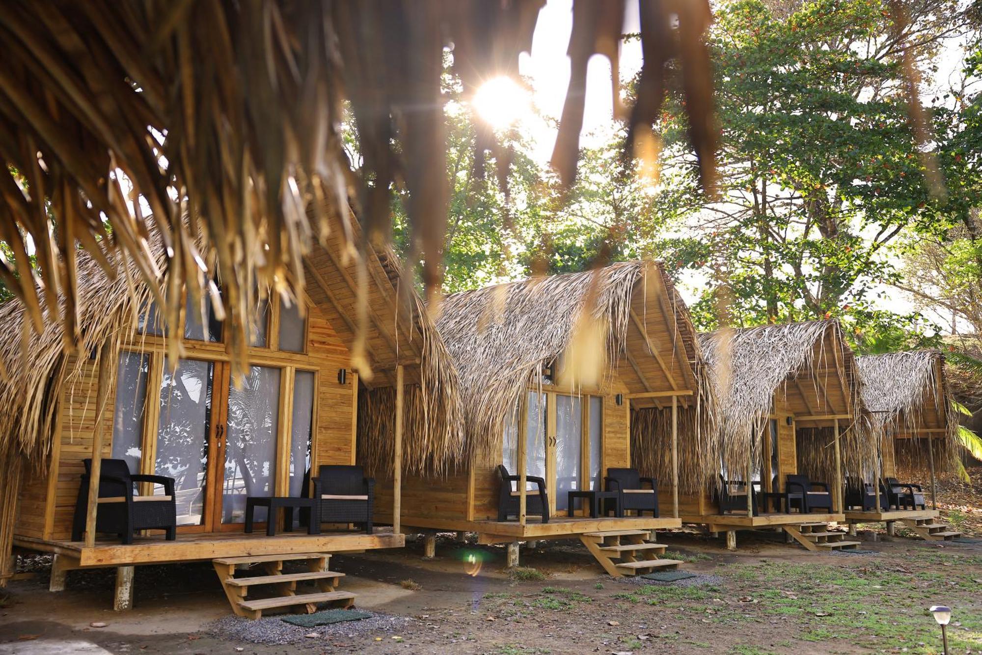 Hotel Oasis & Surf Camp Santa Catalina Exterior foto